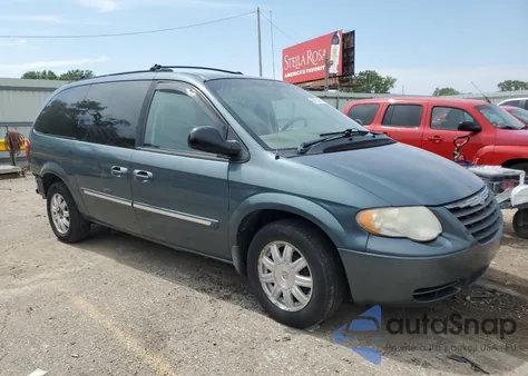 2005 Chrysler Town & Country Touring из США, поврежденный, VIN 2C4GP54L15R562675
